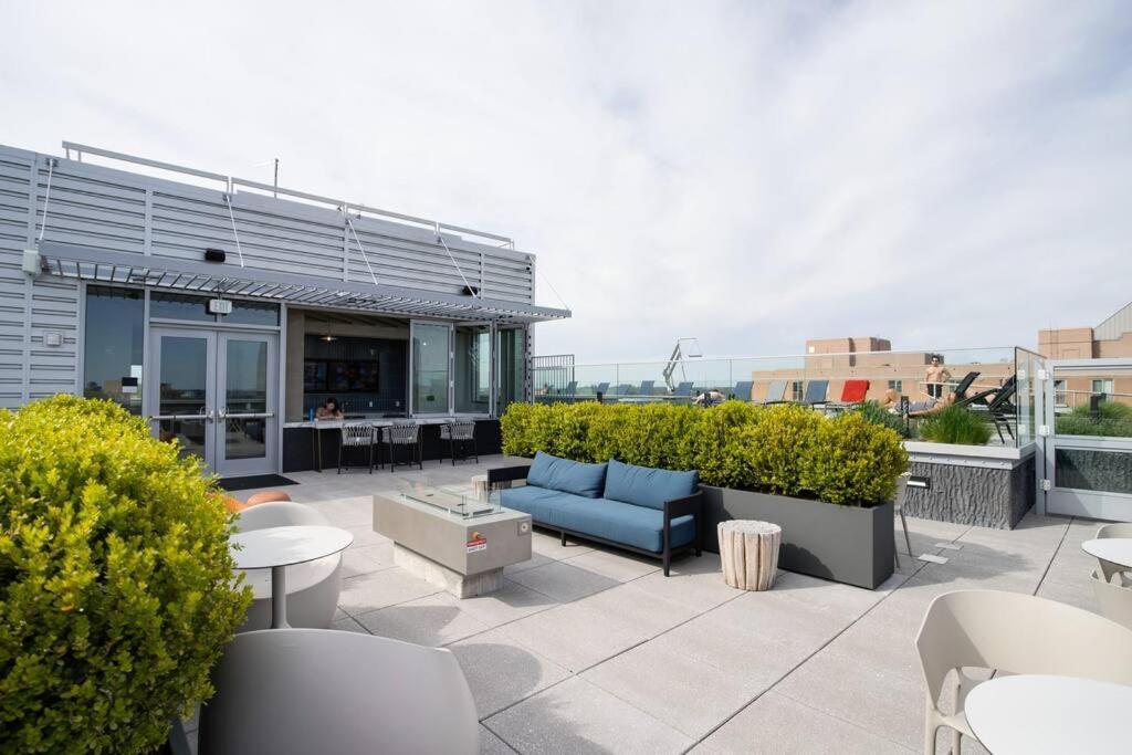 Stylish Condo At Clarendon With Rooftop Views Арлингтон Экстерьер фото